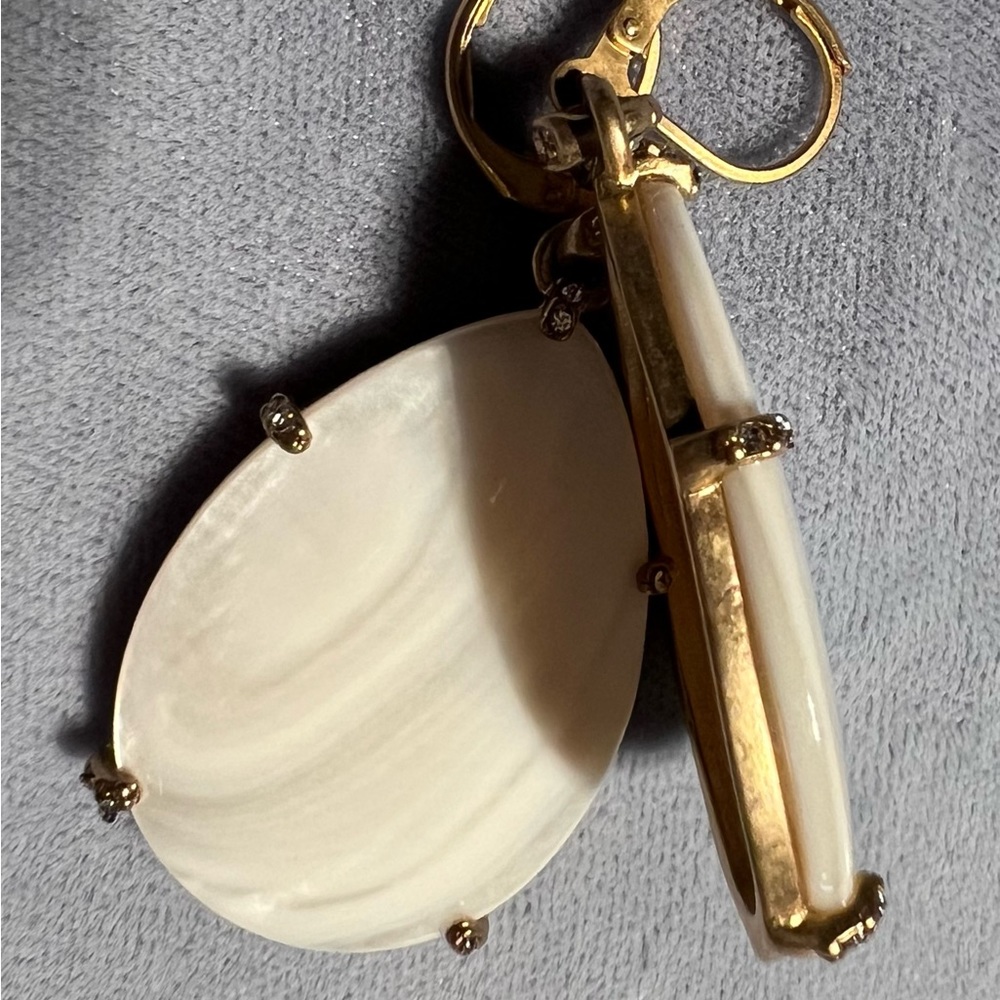 Large and light teardrop Mother of Pearl & Swarovski earrings - Picture 7 of 8